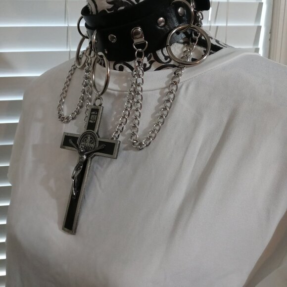 Goth Crucifix Vegan Leather Choker - Picture 4 of 9